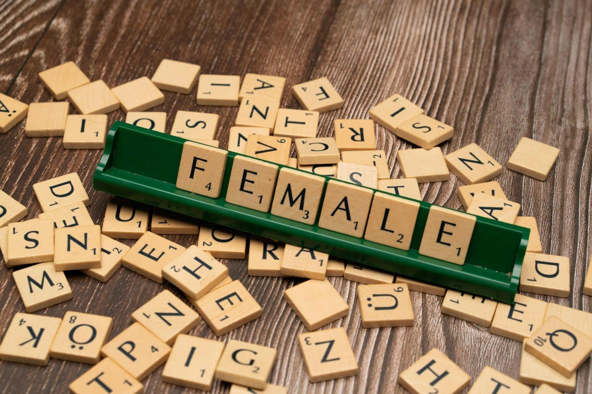 Hormonale acne uitgelegd: welke hormonen beïnvloeden je huid?